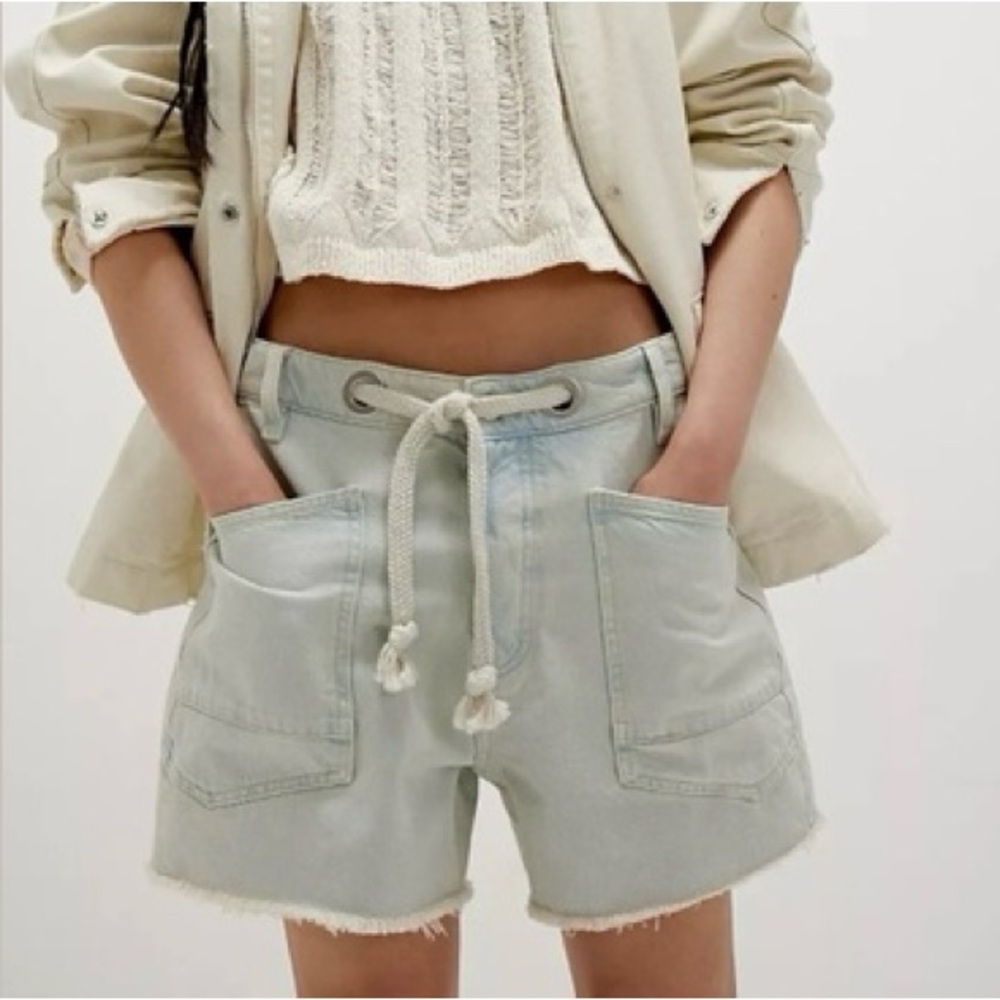 NWOT Moxie barrel shorts by We The Free from Free People in size 31